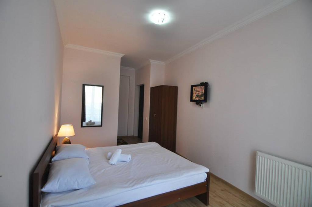 Hotel Nina Tiflis Habitación foto
